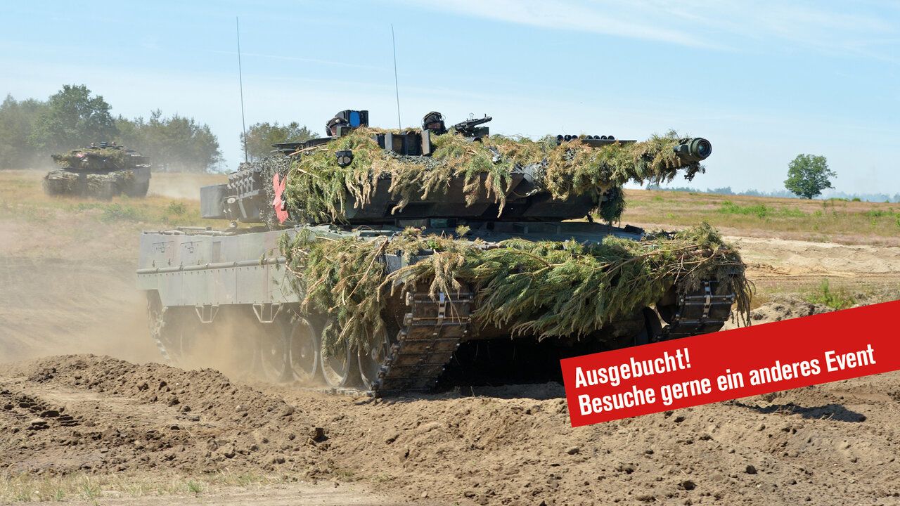 Ein Panzer der Bundeswehr fÃ¤hrt durchs GelÃ¤nde. 
