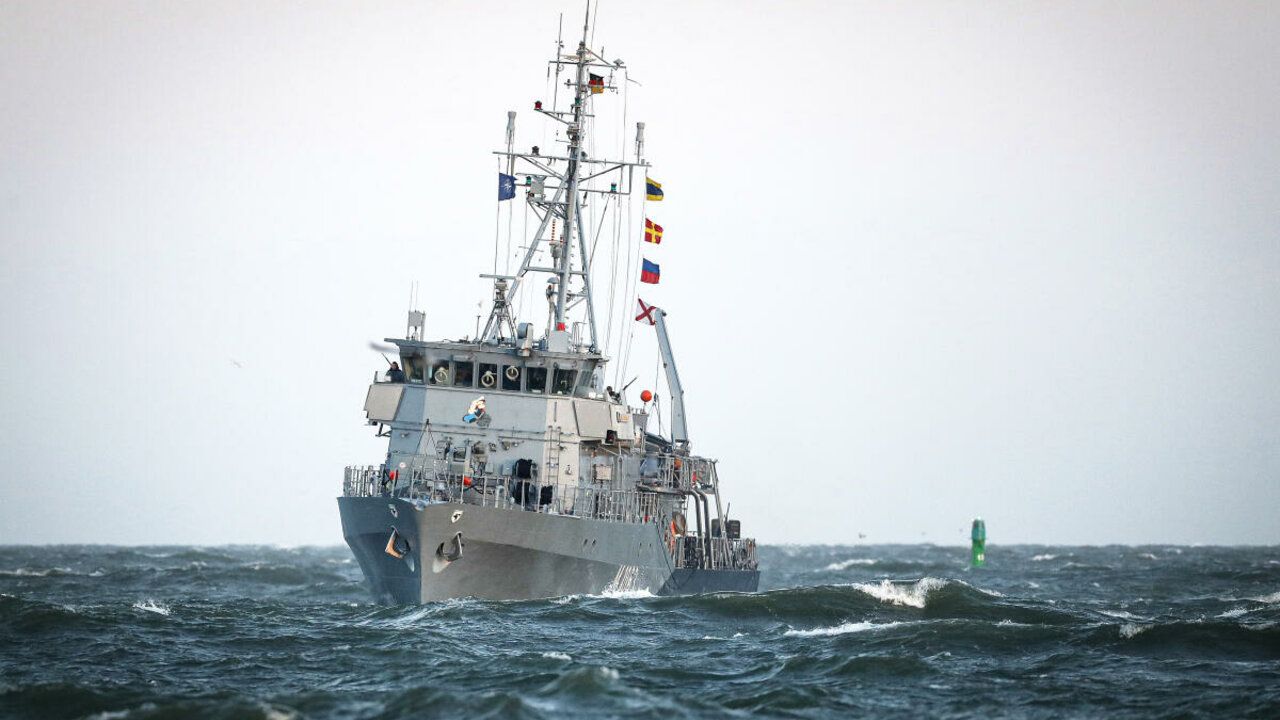 Ein Schiff der Bundeswehr auf hoher See