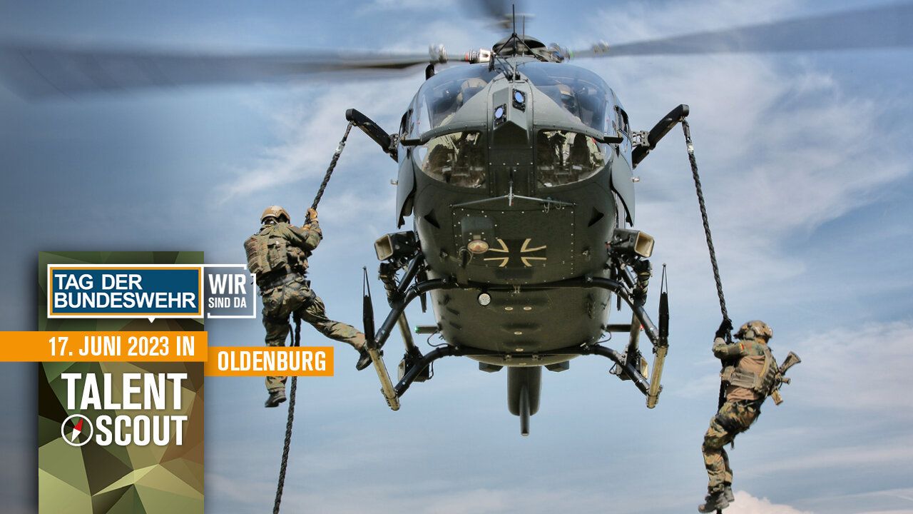 Zwei Soldaten Seilen sich aus einem Hubschrauber ab